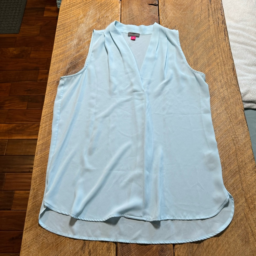 Vince Camuto solid icy baby blue v-neck blouse with pleats, Size Small